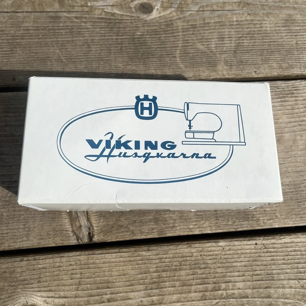 Viking Husqvarna Sewing Machine Buttonholer Model VL Vintage with 4 Templates